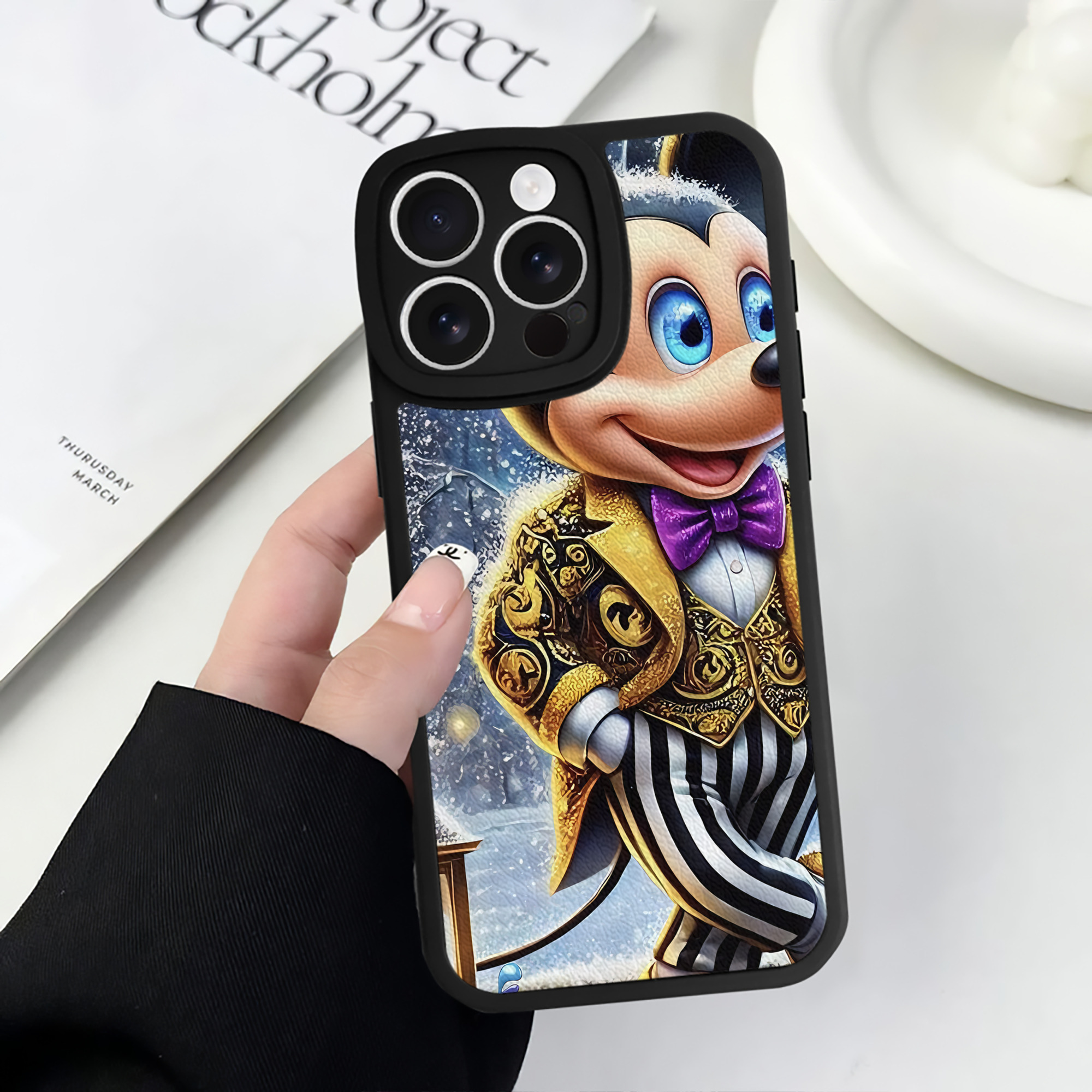 （画像用） ミッキーマウス Mickey Mouse 【iPhone 16シリーズ対応】シリコンスマホケース（レザー調） 材質：シリコン